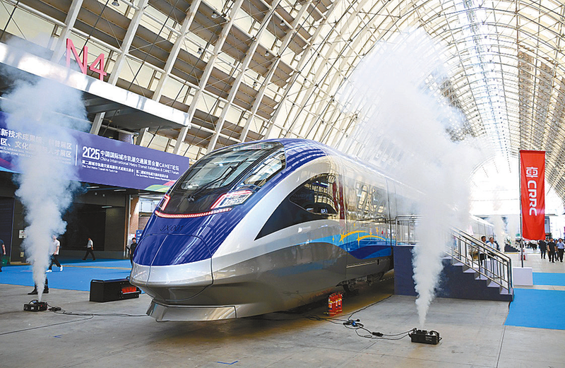 我國(guó)首列中國(guó)標(biāo)準(zhǔn)智能市域列車(chē)亮相